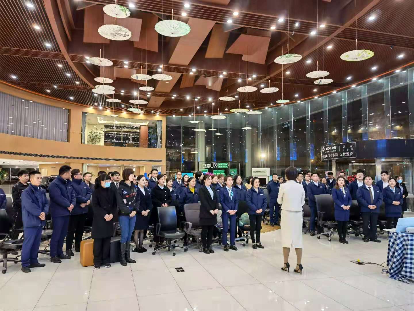 如何通過接待禮儀培訓機構提升企業(yè)服務效能？