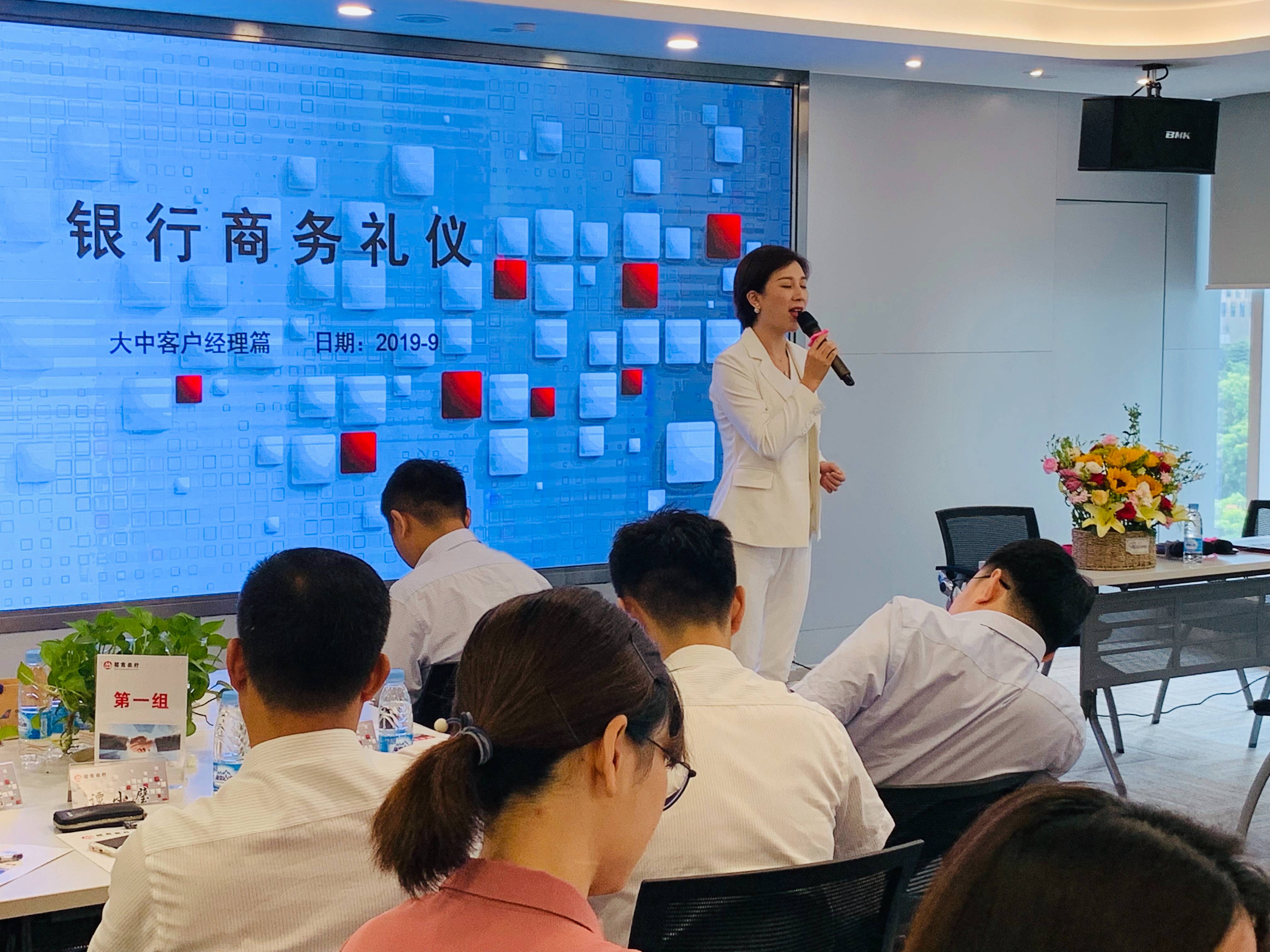 選擇深圳服務禮儀培訓公司，推動企業(yè)可持續(xù)發(fā)展