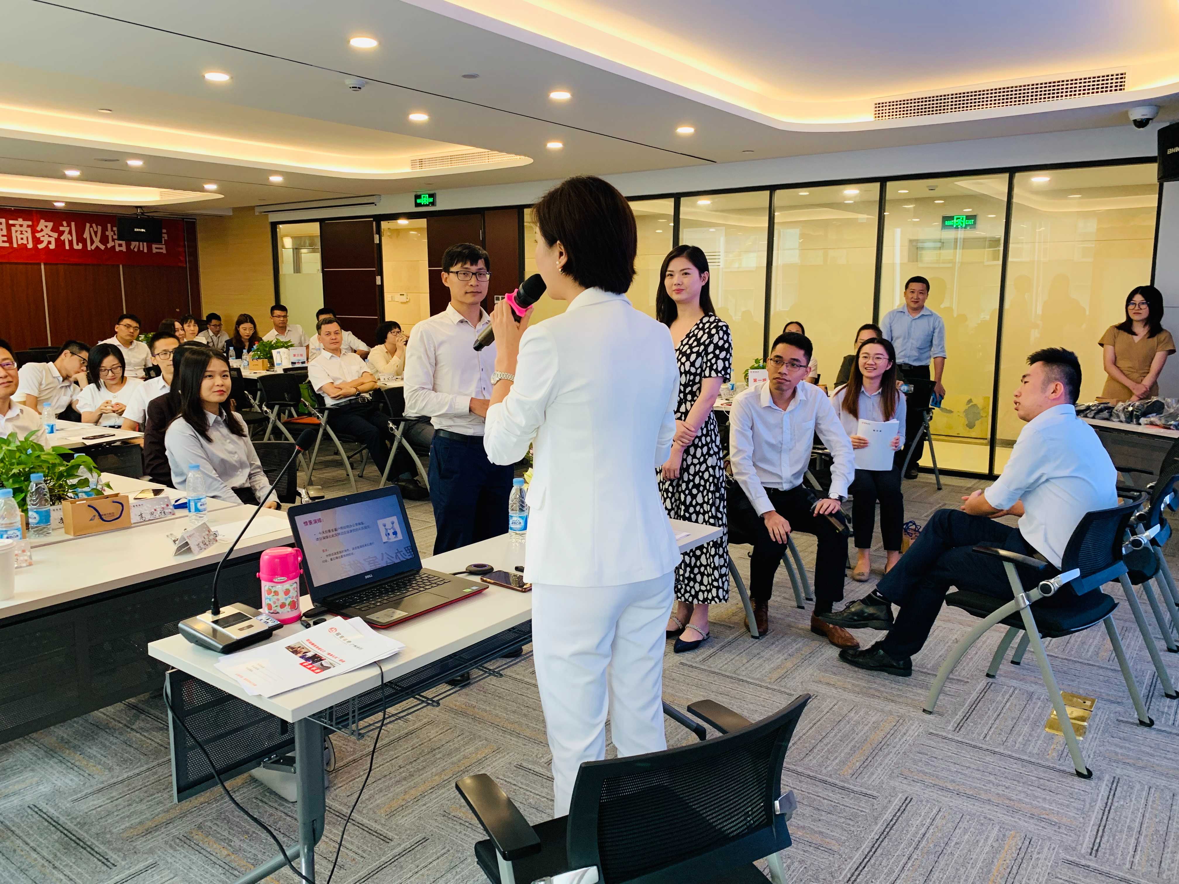 服務效能與企業發展并重，廣州服務禮儀培訓中心的貢獻