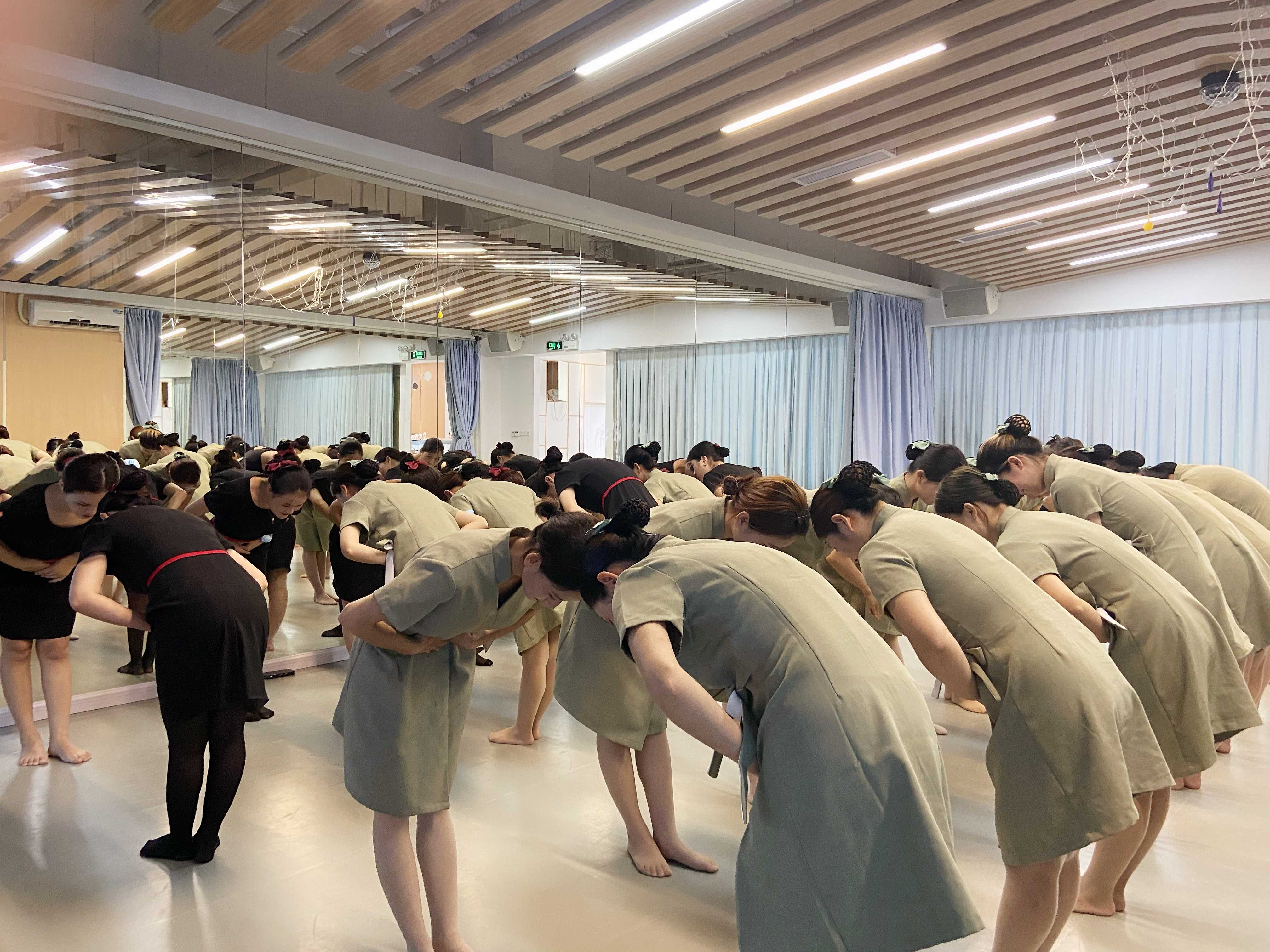 珠海培訓(xùn)領(lǐng)導(dǎo)禮儀案例